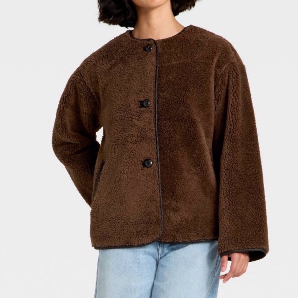 Faux sherling coat
Never worn